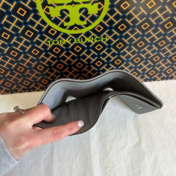 Tory Burch Fleming Soft Polished Grain Small Flap Wallet Slate Silver Gray Grey - Picture 8 of 10